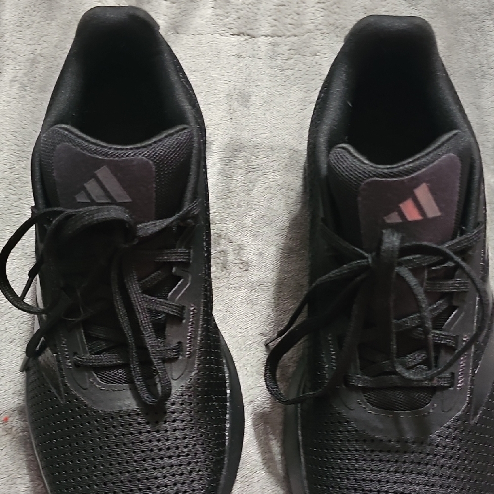 adidas Men’s Black Sneakers with Subtle Gray Logo Accent